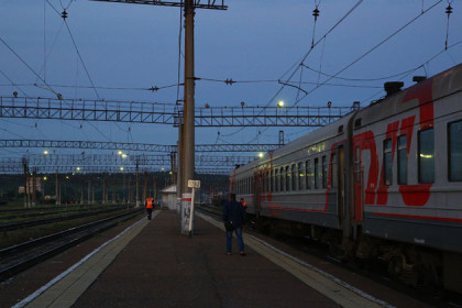 Литр водки на двоих выпили в поезде расстроенные подростки