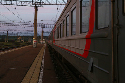 Электропоезд сбил молодую женщину под Новосибирском