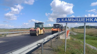 На мосту в Коченевском районе Новосибирской области обновили покрытие