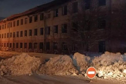 Улицу Старощука перекрыли из-за угрозы обрушения заброшенного здания