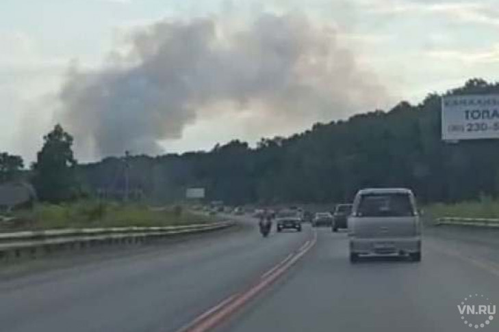 Мусорная свалка на Гусинобродском шоссе вспыхнула в Новосибирске