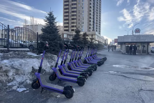 Травников потребовал упорядочить размещение электросамокатов в Новосибирске