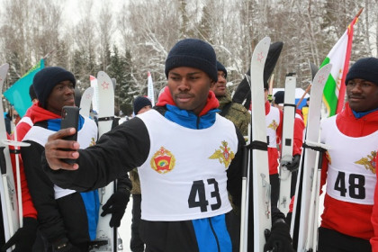 Тысячи новосибирцев вышли на «Лыжню России-2020» 
