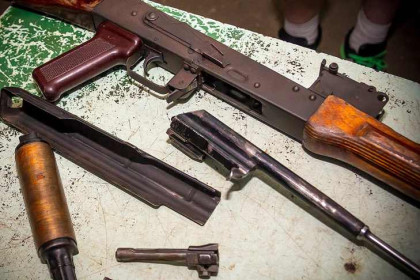 Владельца магазина оправдали в расстреле двух грабителей в поселке Семейная Сказка