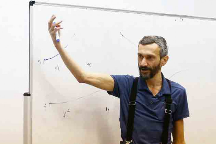  «Жесткие меры бессмысленны»: известный математик предложил снять ограничения по ковиду