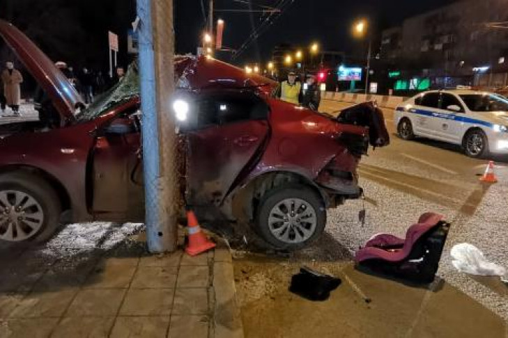 В ночном ДТП на Красном проспекте погиб водитель 