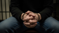 Новосибирские полицейские задержали подозреваемого в вымогательстве