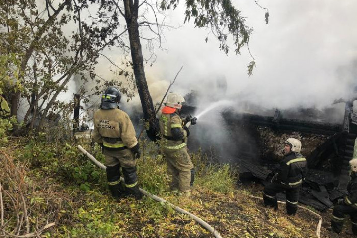 Женщина погибла в сгоревшем старом доме в Железнодорожном районе Новосибирска