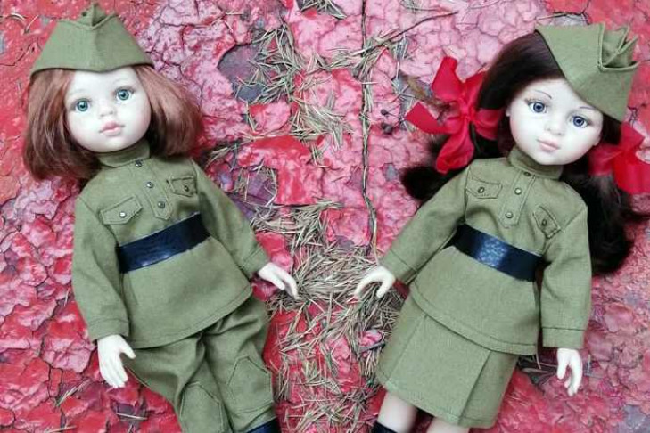 Кукол Paola Reina одела в военную форму мастерица из Жуланки