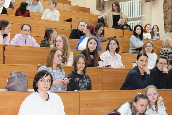 Главные ошибки Тотального диктанта-2025 назвала филолог Шпильман