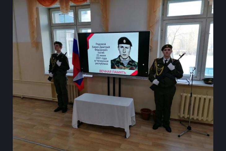 Парта Героя Дмитрия Бириха появилась в школе № 71 Новосибирска