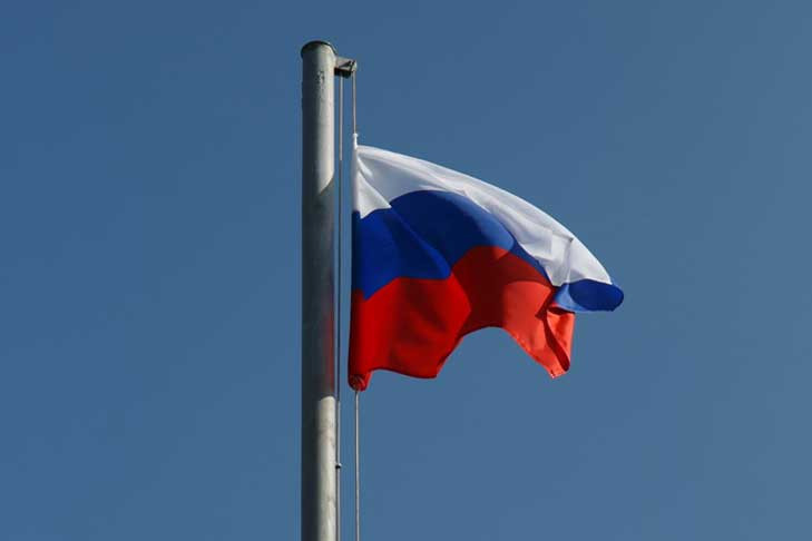 Неизвестные сорвали флаги РФ в Сузуне накануне 9 Мая – подробности