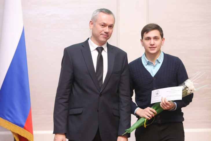 Талантливым студентам вручили свидетельства стипендиатов губернатора и правительства Новосибирской области