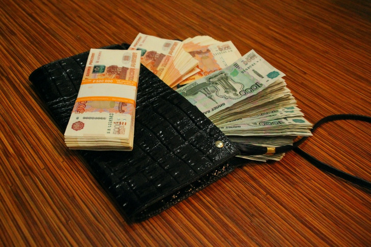 Сорок пять тысяч с карточки украл у бабушки внук в Новосибирске
