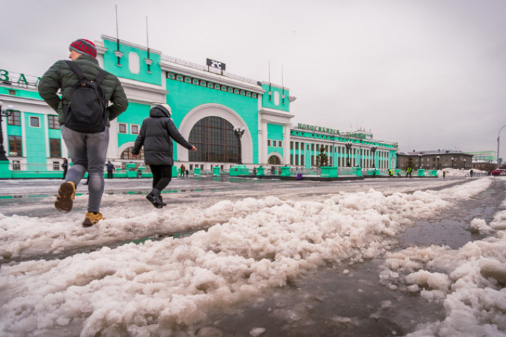 Мокрый снег и потепление обещают синоптики Новосибирска до выходных