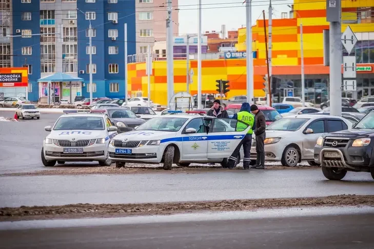 Двух сотрудников ДПС осудили за взятку от мигранта в День всех влюбленных