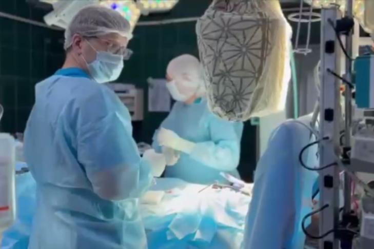 Новосибирские врачи удалили осколки из сердца героя СВО