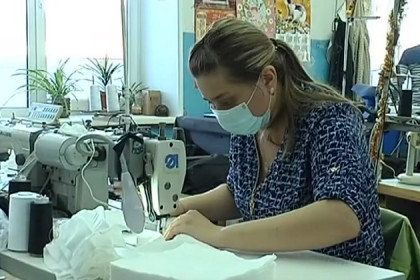 Медицинские маски начали шить в Болотном