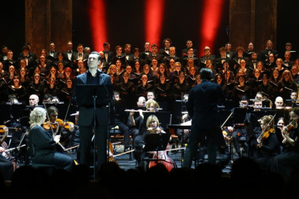 Дмитрий Дюжев в роли Грозного вышел на сцену НОВАТа в юбилей Сергея Прокофьева