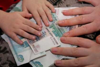 Первые выплаты 10000 рублей на школьников получили новосибирцы 2 августа
