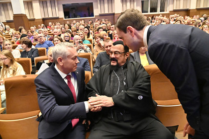 Стивен Сигал рассказал о своих планах в Новосибирске на встрече с губернатором