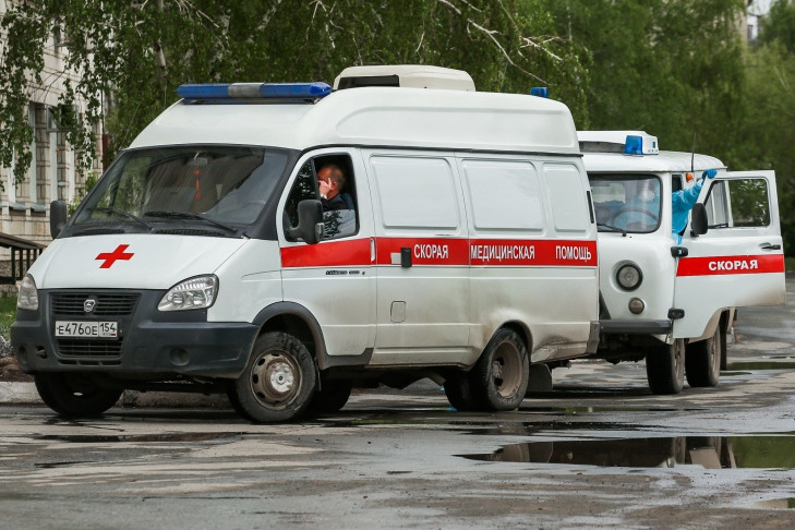 Пассажирка такси сломала бедро и челюсть возле ДК Горького в Новосибирске
