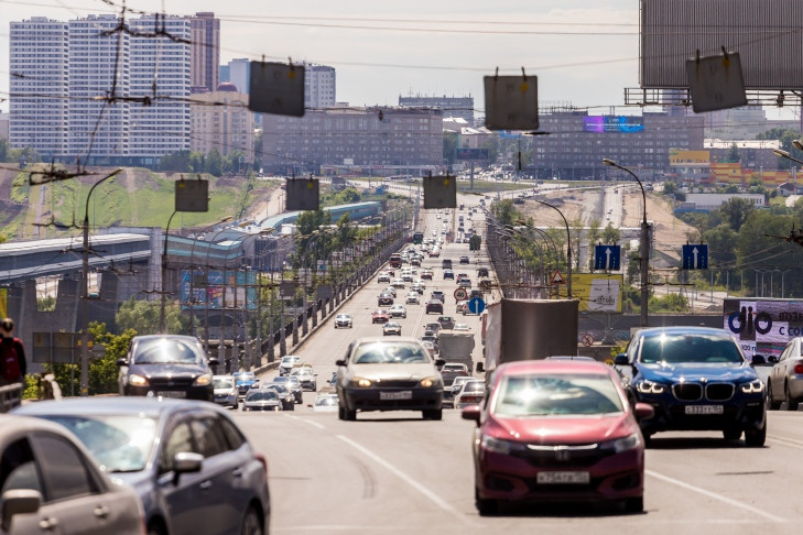 Проезд по Октябрьскому мосту будет затруднен с 29 июля в Новосибирске