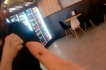 Медики отказались забирать в психбольницу девушку-собаку из бара Новосибирска