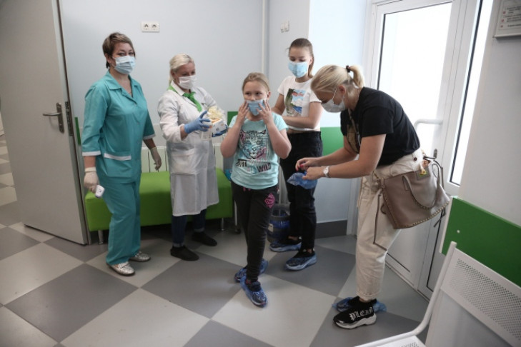 Сотни школьников привьют от коронавируса в Новосибирске: поступила новая партия «Спутник М»