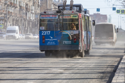 Пыль заскрипела на зубах в самый жаркий апрельский день-2023 в Новосибирске