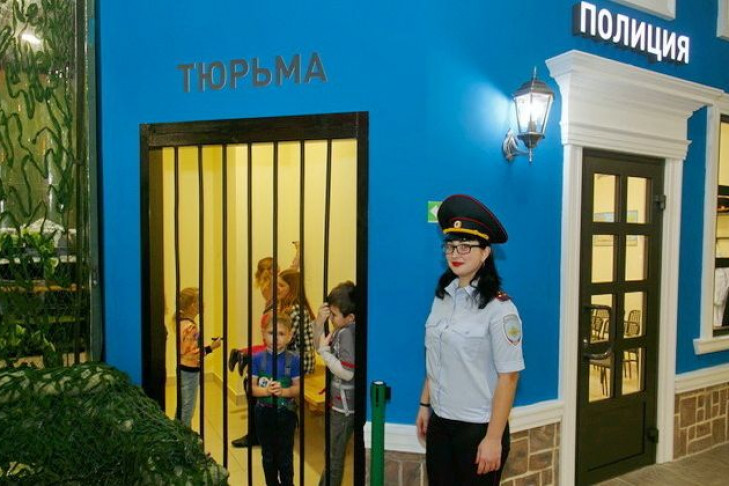 Свои валюта и тюрьма появились у детей в Новосибирске 