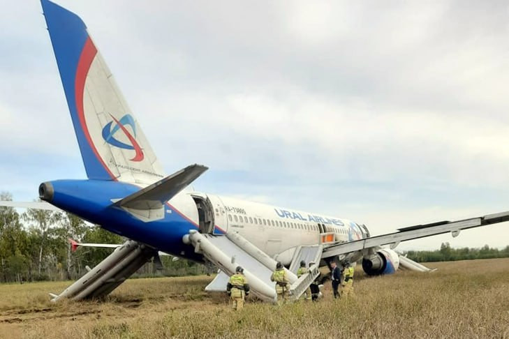 Состояние пострадавшего при посадке самолета в Убинском районе прокомментировал Минздрав