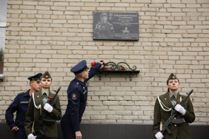 Мемориальная доска в честь героя Камиля Хабибназарова появилась на школе №24 в Новосибирске