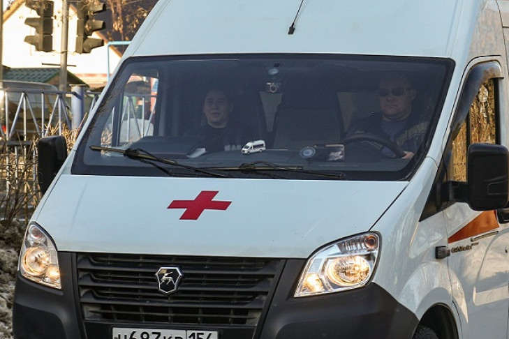 Вереница машин скорой у 11 больницы испугала новосибирцев