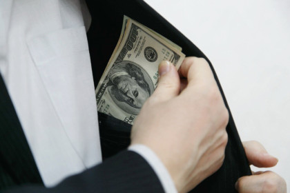 Новые роли примерили мошенники в Новосибирской области