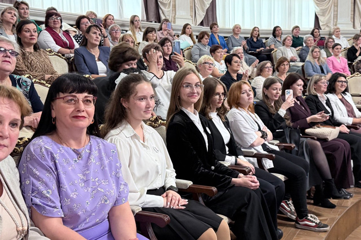 Лучших дошкольных работников наградили в Новосибирской области