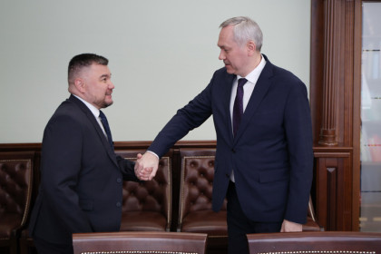 Травников обсудил вопросы реабилитации участников СВО с Героем России Сайбелем