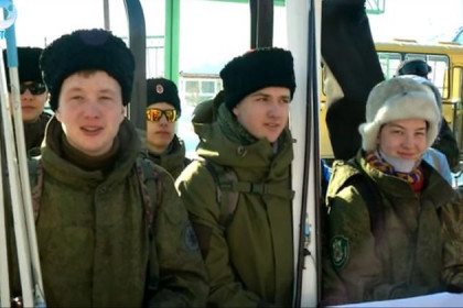 200 кадетов прошли марафон на лыжах по льду Обского моря