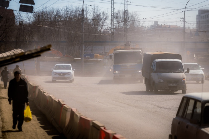 Мэр Локоть объяснил тучи пыли в Ленинском районе Новосибирска