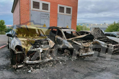 Три машины сгорели в ночном пожаре на МЖК в Новосибирске