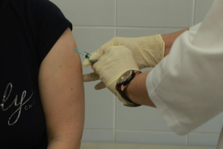Пункт вакцинации от коронавируса открыли на Центральном рынке Новосибирска