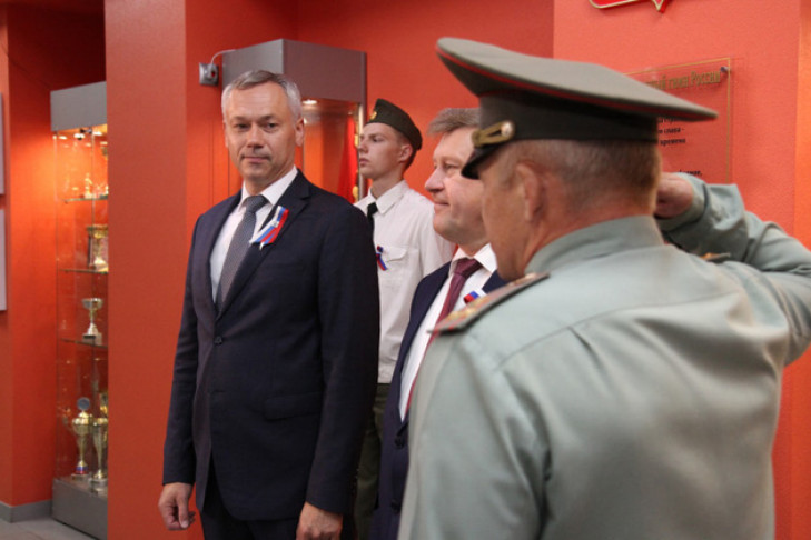 В День Государственного флага Андрей Травников посетил «Пост №1»