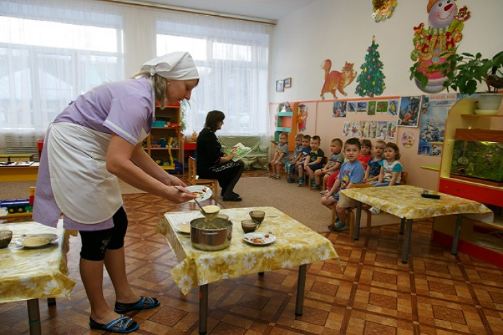 Сегодня садики работают. Детский сад 435 Новосибирск. Кадры детсада. Детский сад 369 Новосибирск. Переполненная группа в детском саду.