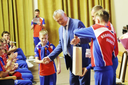Губернатор Андрей Травников дал старт акции «Поезд героев» для талантливых детей