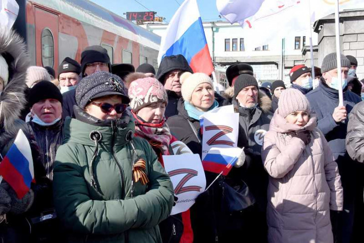Железнодорожники провели акцию «Своих не бросаем!» у вокзала Новосибирск-Главный