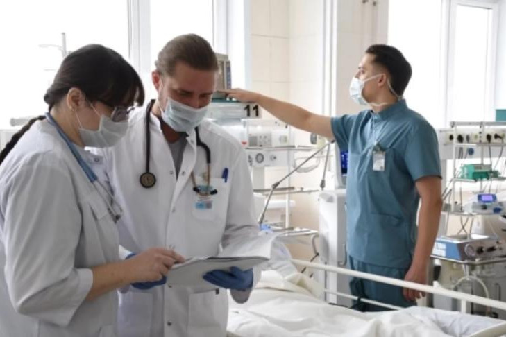 Сибирские врачи спасли многодетную мать с остановкой сердца