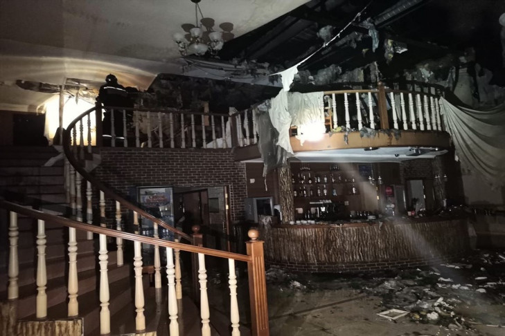 Лесной ресторан Shalet сгорел в Заельцовском парке Новосибирска