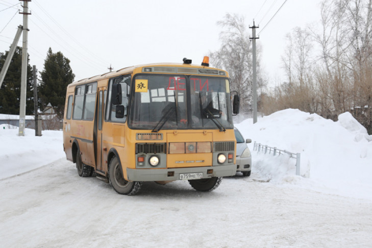 Распутица не позволила довезти 32 ребенка в школы Новосибирской области