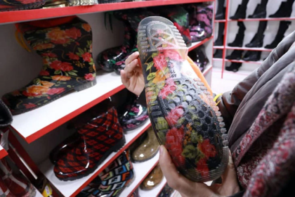 Вырви глаз и леопард: новосибирцы раскупают резиновые сапоги весной-2026