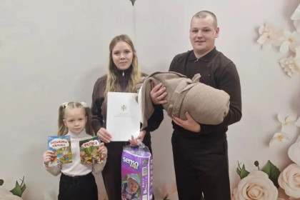 Юбилейного жителя Искитима родители назвали «Невредимым»